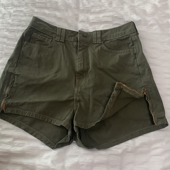 American Apparel jean shorts. - Picture 4 of 4